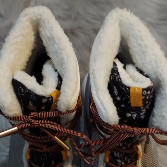 Women Snow Boots Size 12 Waterproof boots and faux fur NWT - Picture 2 of 12